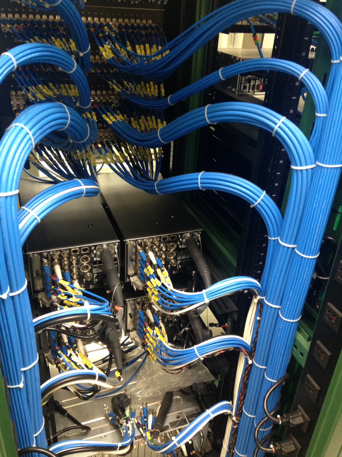 電視台數位衛星轉播車